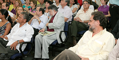 Haroldo Pontes, prestigiou a solenidade de posse do novo secretário da Saúde, Arruda Bastos, ao lado de outras autoridades.