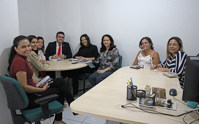 ESP/CE e OAB realizam ato de Conscientização contra Violência ao idoso