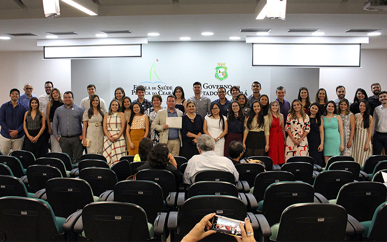 Em cerimônia marcada por emoção, Residência Médica da ESP/CE forma nova turma