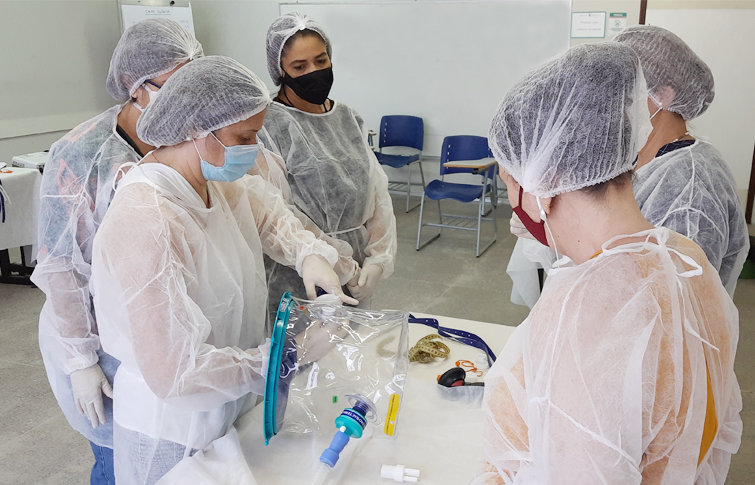 ESP/CE supera meta e capacita mais de 300 profissionais de saúde para uso do capacete Elmo